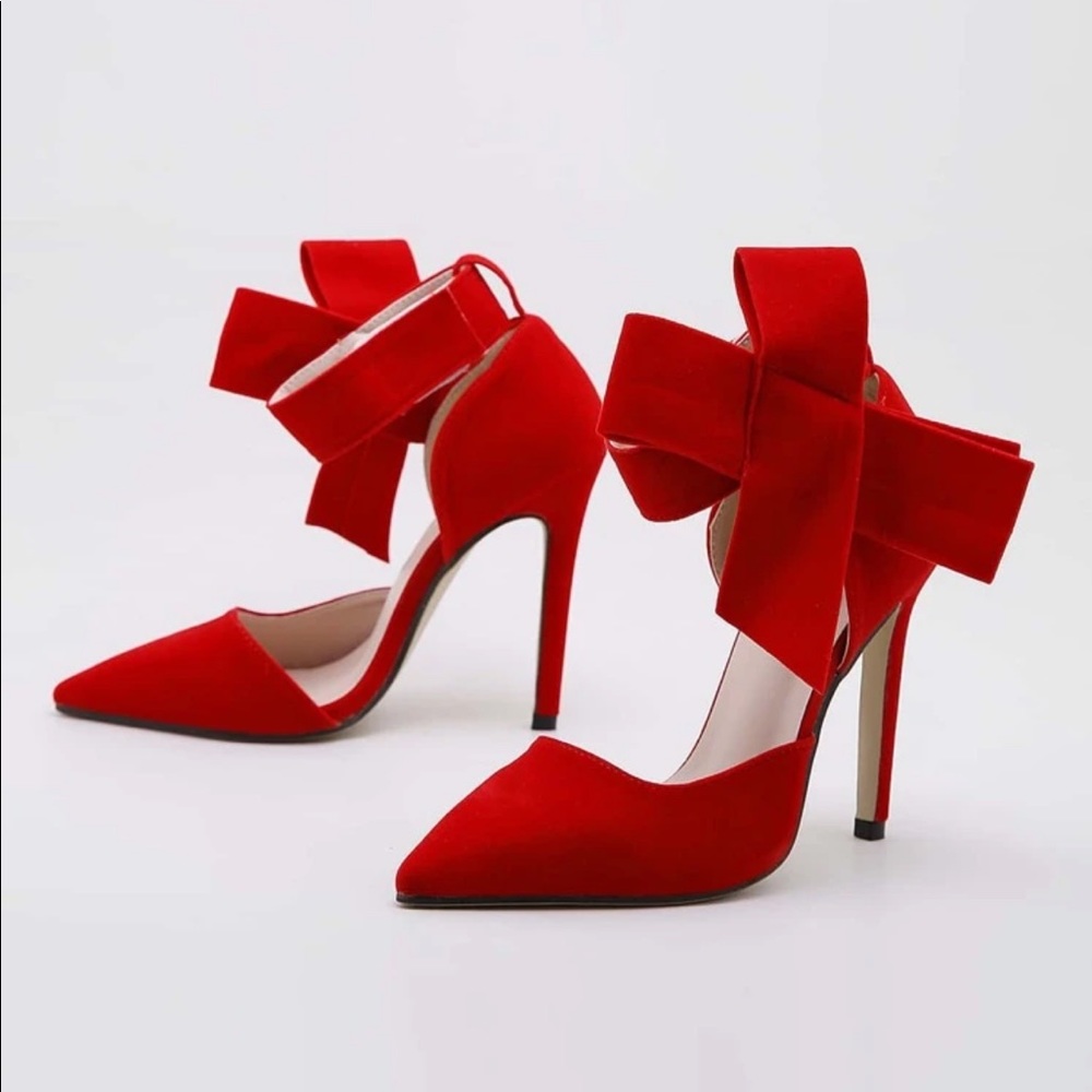 Red pumps